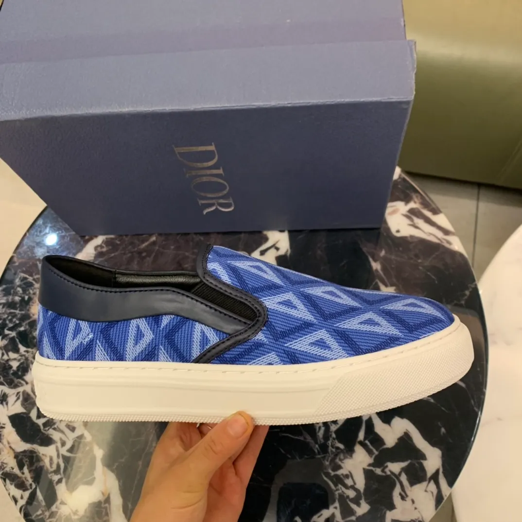 Men's men's shoes 💰360, Dior series casual shoes 👟🔥🕷🕷【Dior】Dior New casual men's shoes are launched in Hong Kong counters. Official website 1:1 production. Original Italian materials. Designed by European and American masters. Perfect shape to create counter quality, solid color rubber wear-resistant outsole and classic dazzling head! Super versatile and very comfortable. High-end without losing taste, fashionable and novel! ! Absolute focus! Code number: 38-45